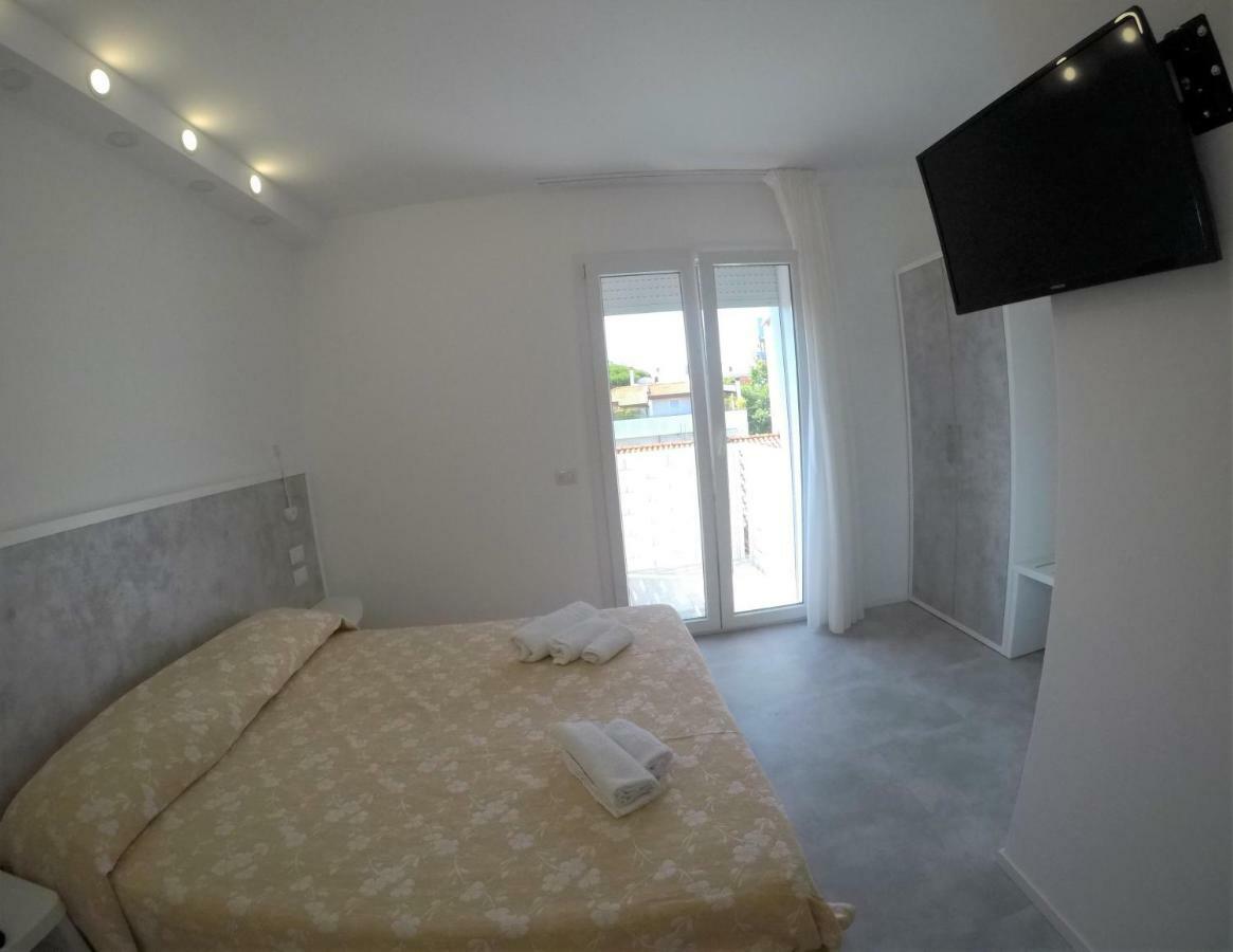 One-Bedroom Apartment,820598561:JPEG