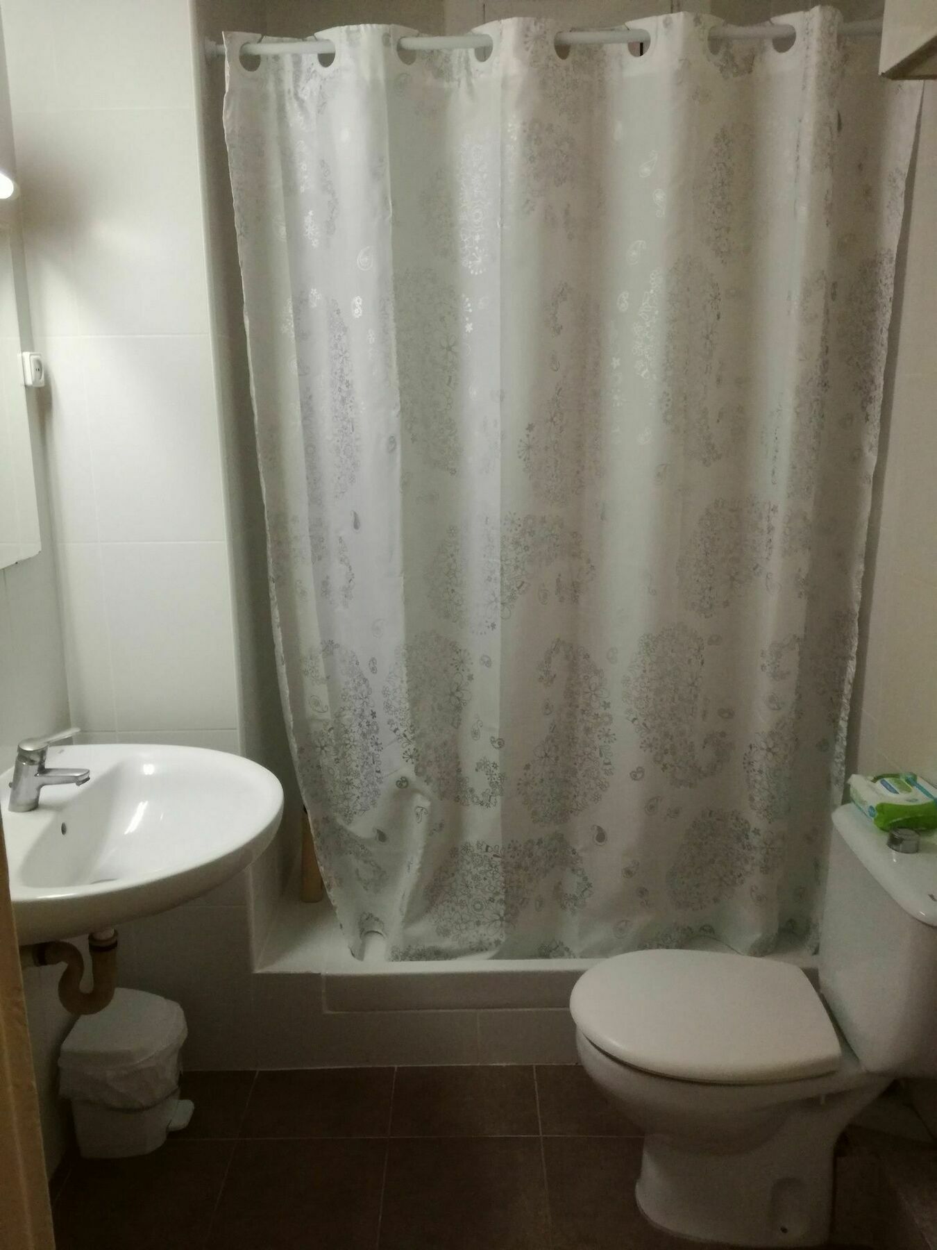 Single Room with Shared Bathroom,820708397:JPEG