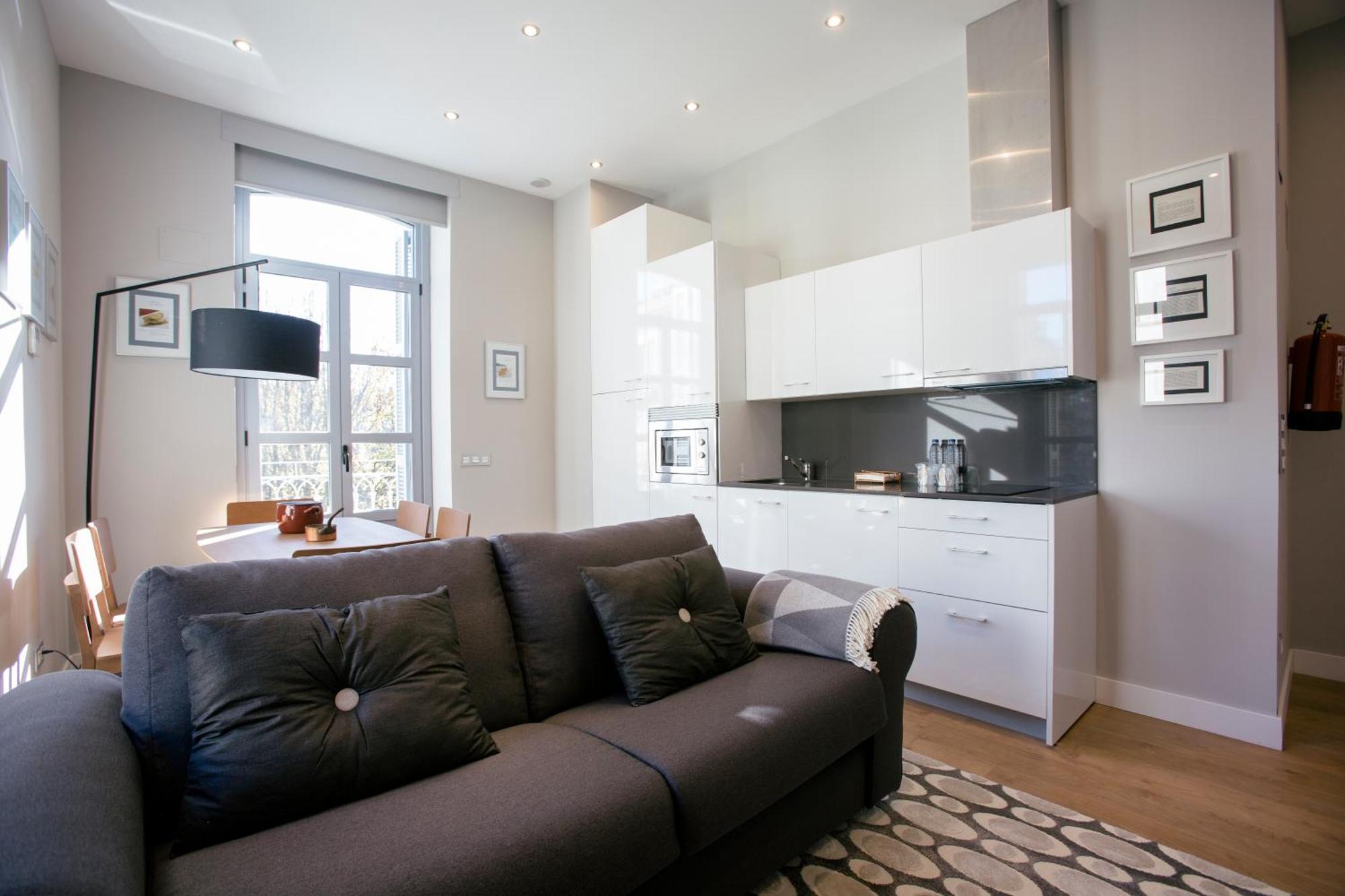 Three-Bedroom Apartment Balcony,820710737:JPEG