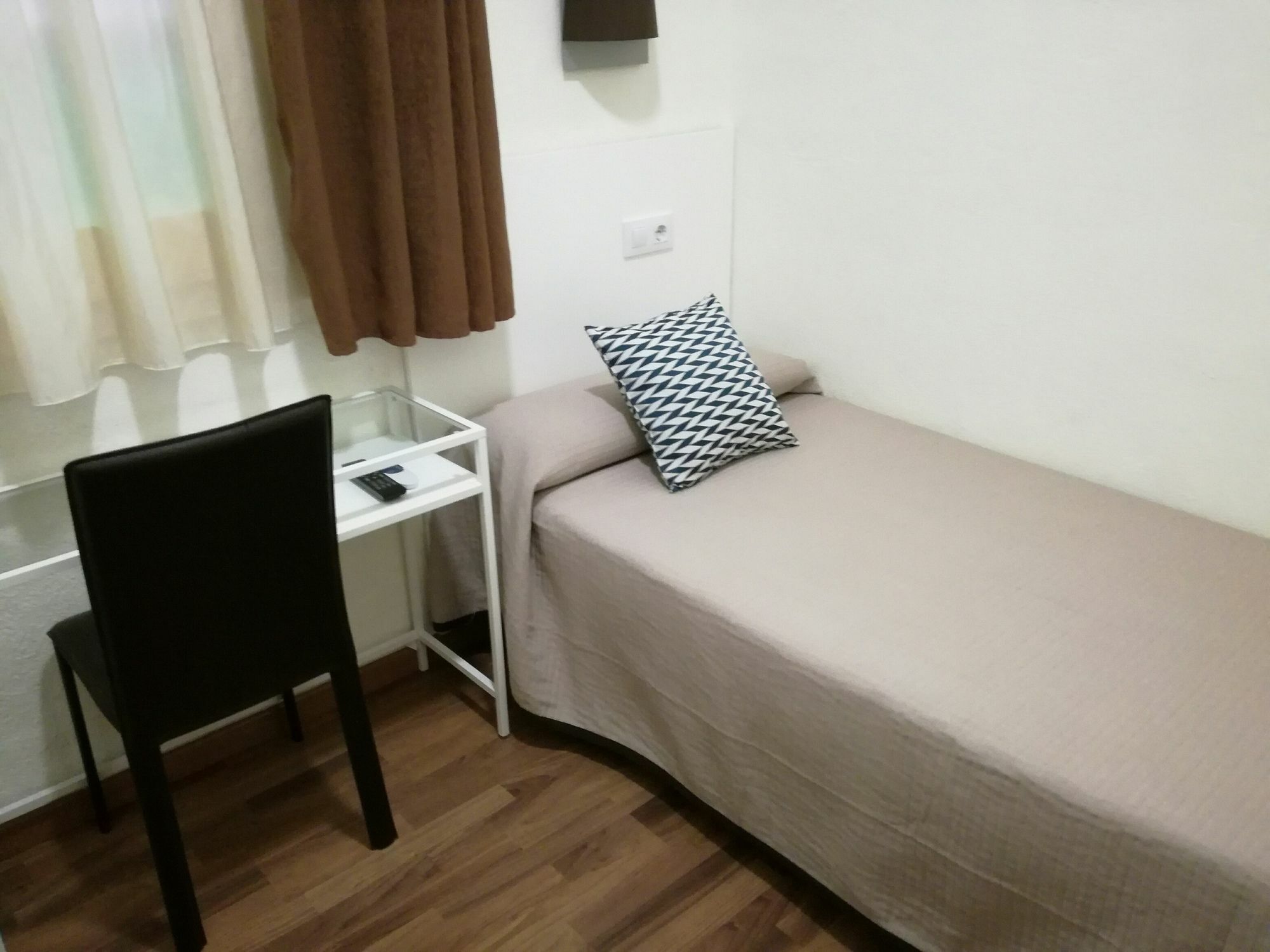 Single Room,820711208:JPEG