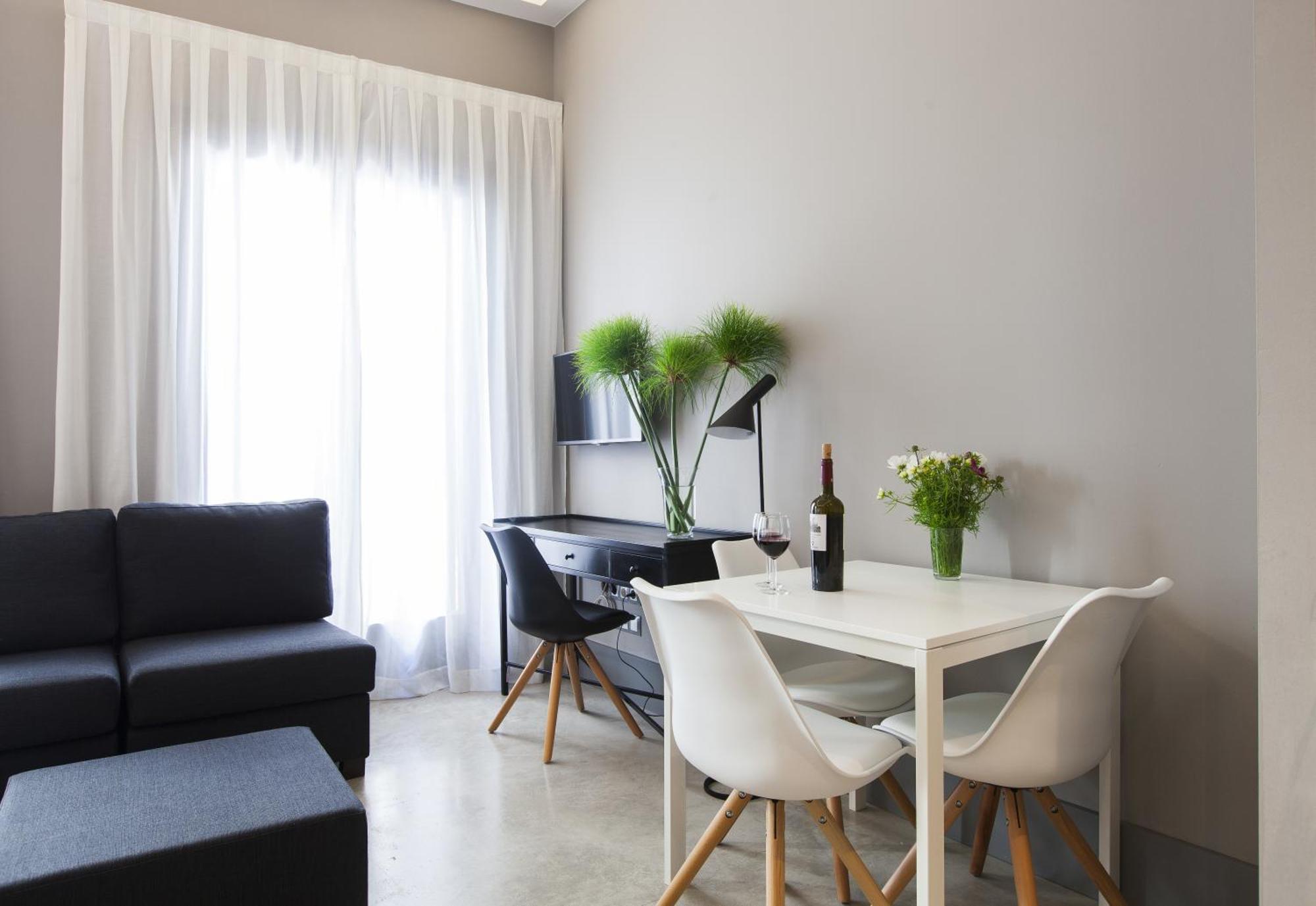 Estudio con balcón