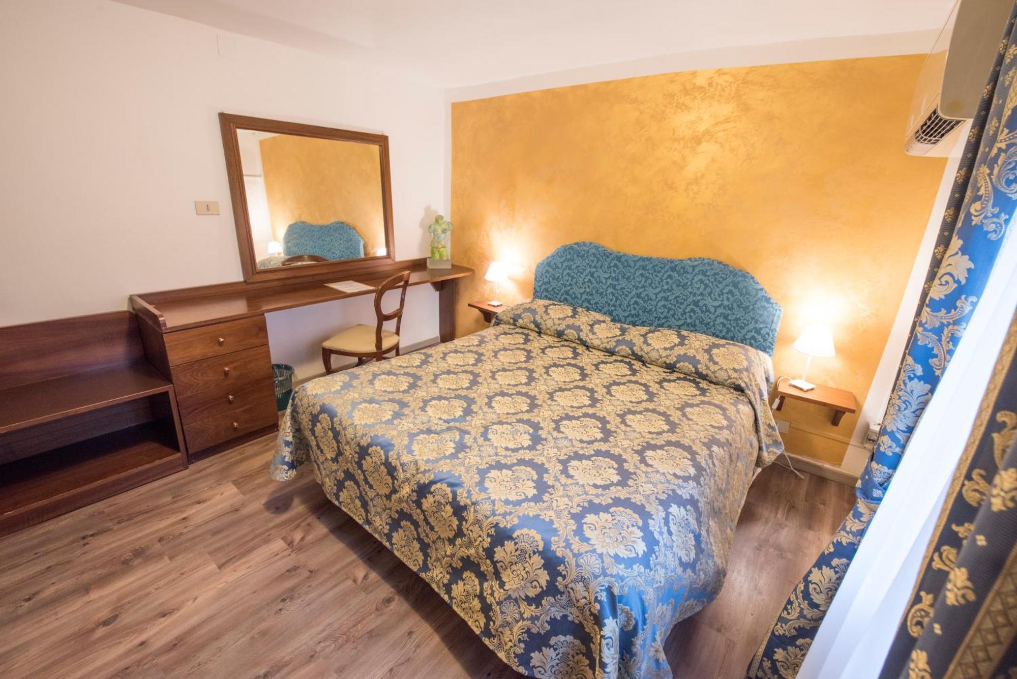 Double or Twin Room with Internal Private Bathroom,822785108:JPEG