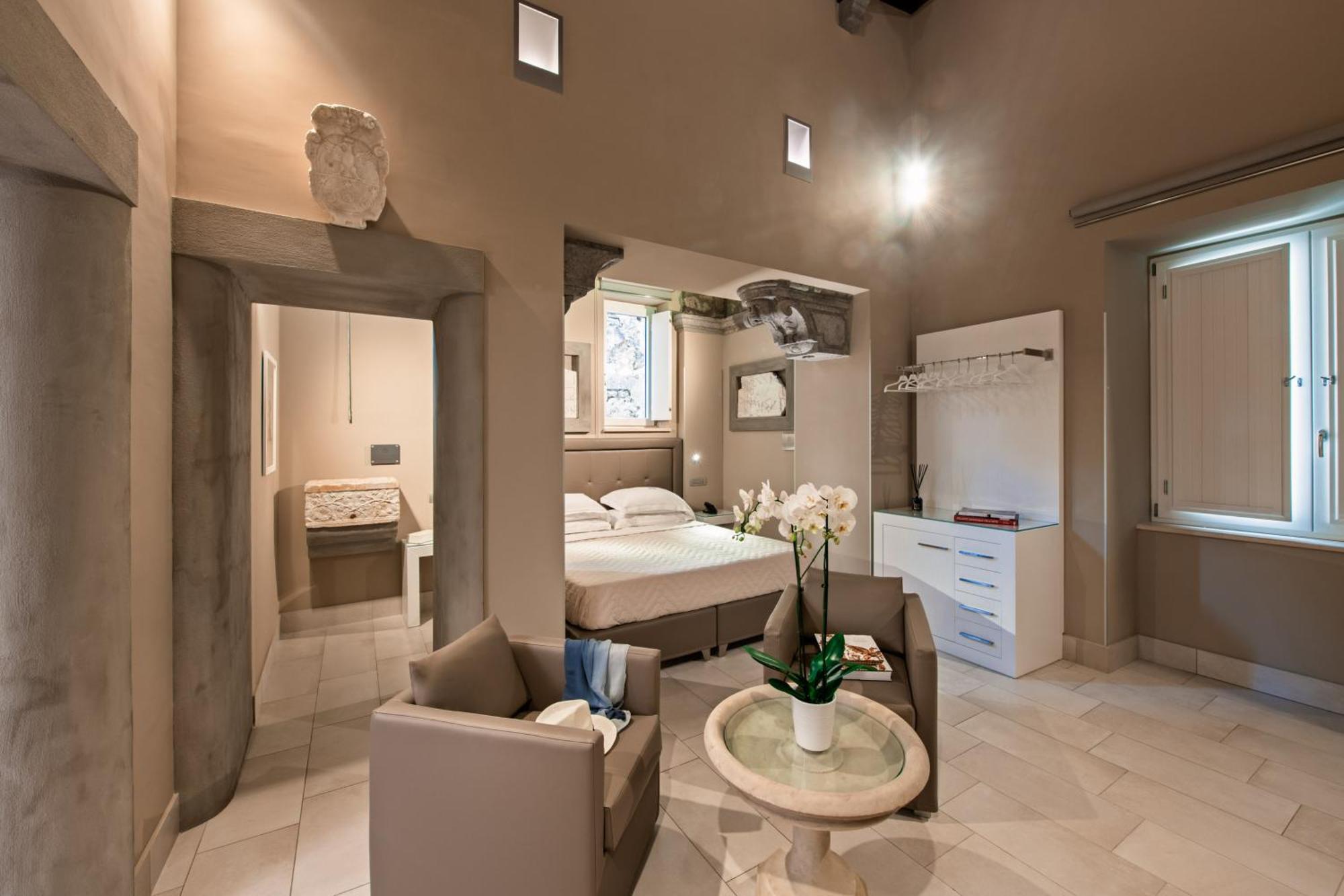 Luxury Suite Spa Bath,822834833:JPEG