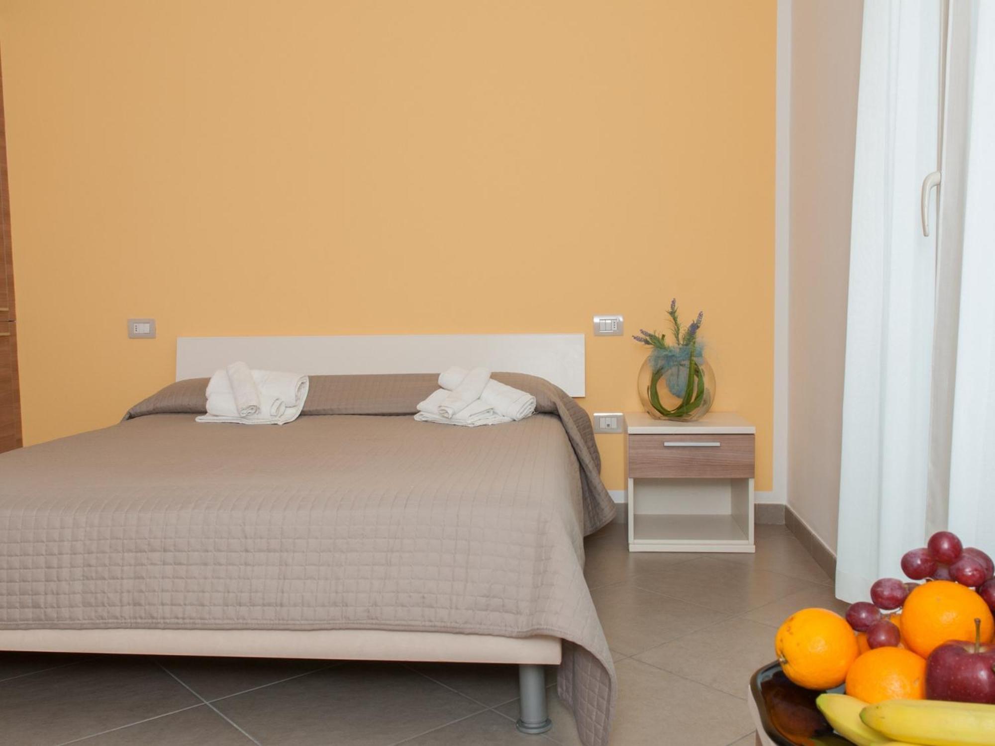 One-Bedroom Apartment,126074253:JPEG