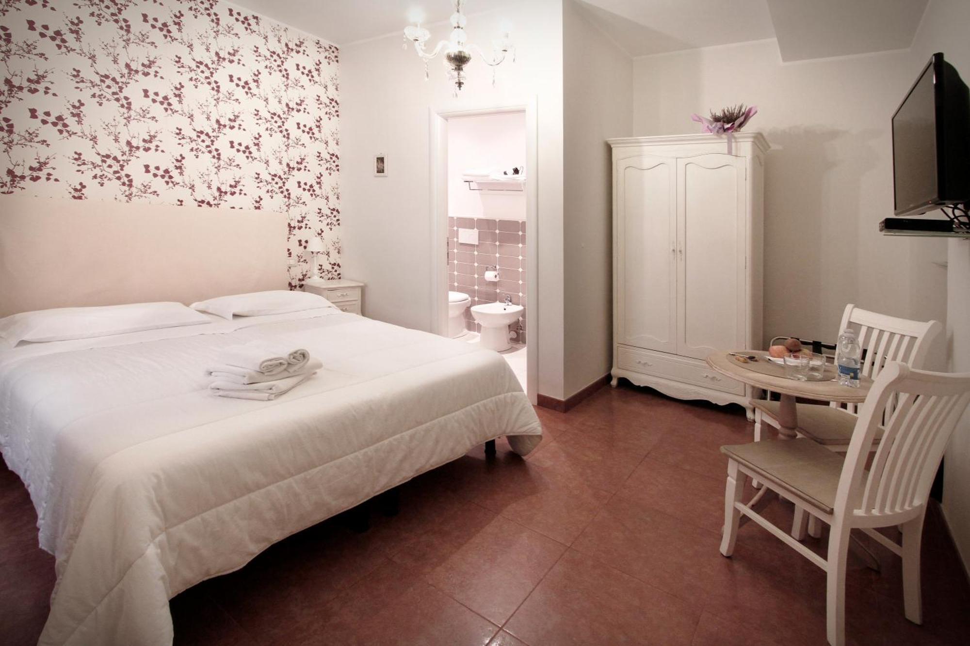 Double or Twin Room,823000544:JPEG