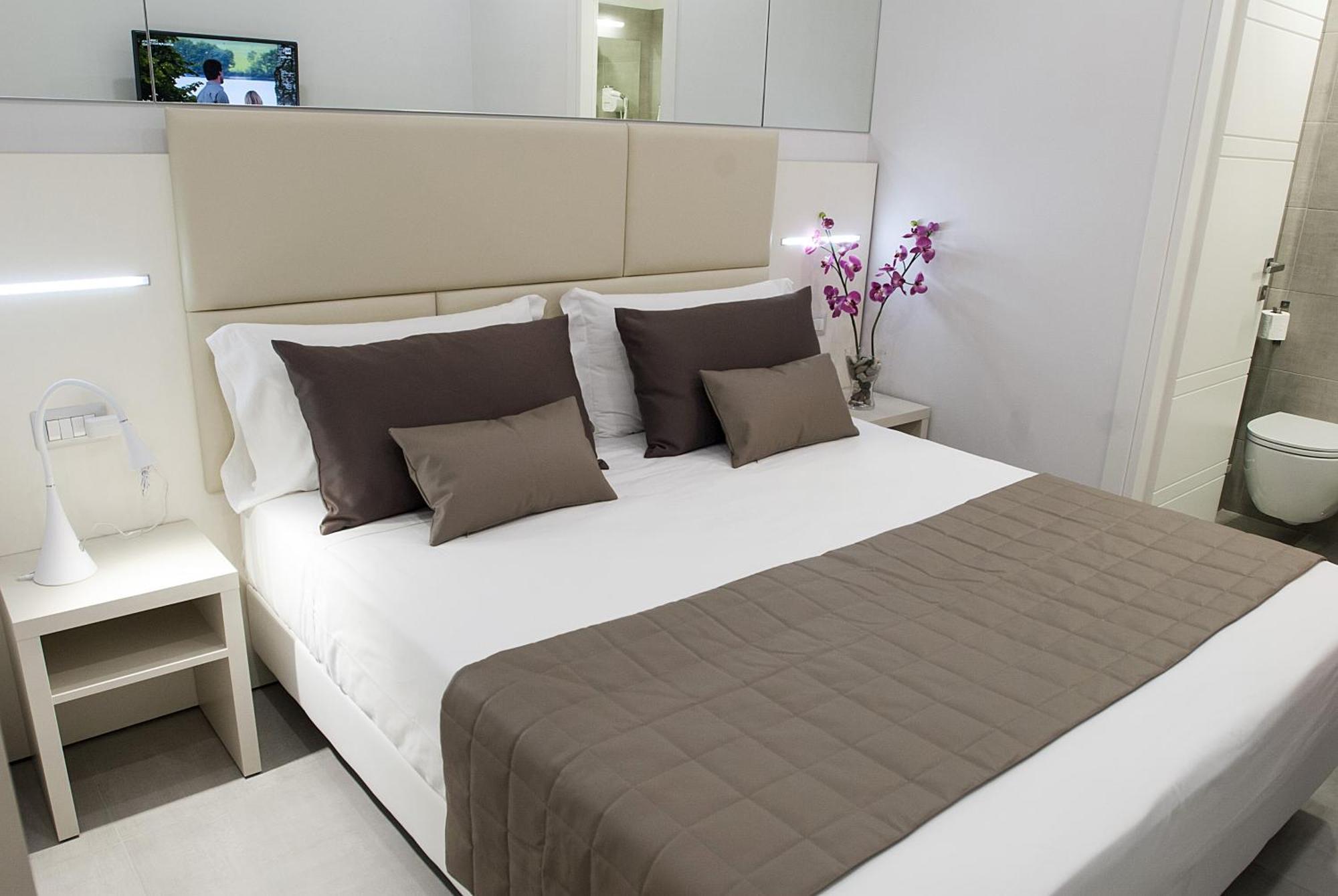 Double or Twin Room,823152329:JPEG