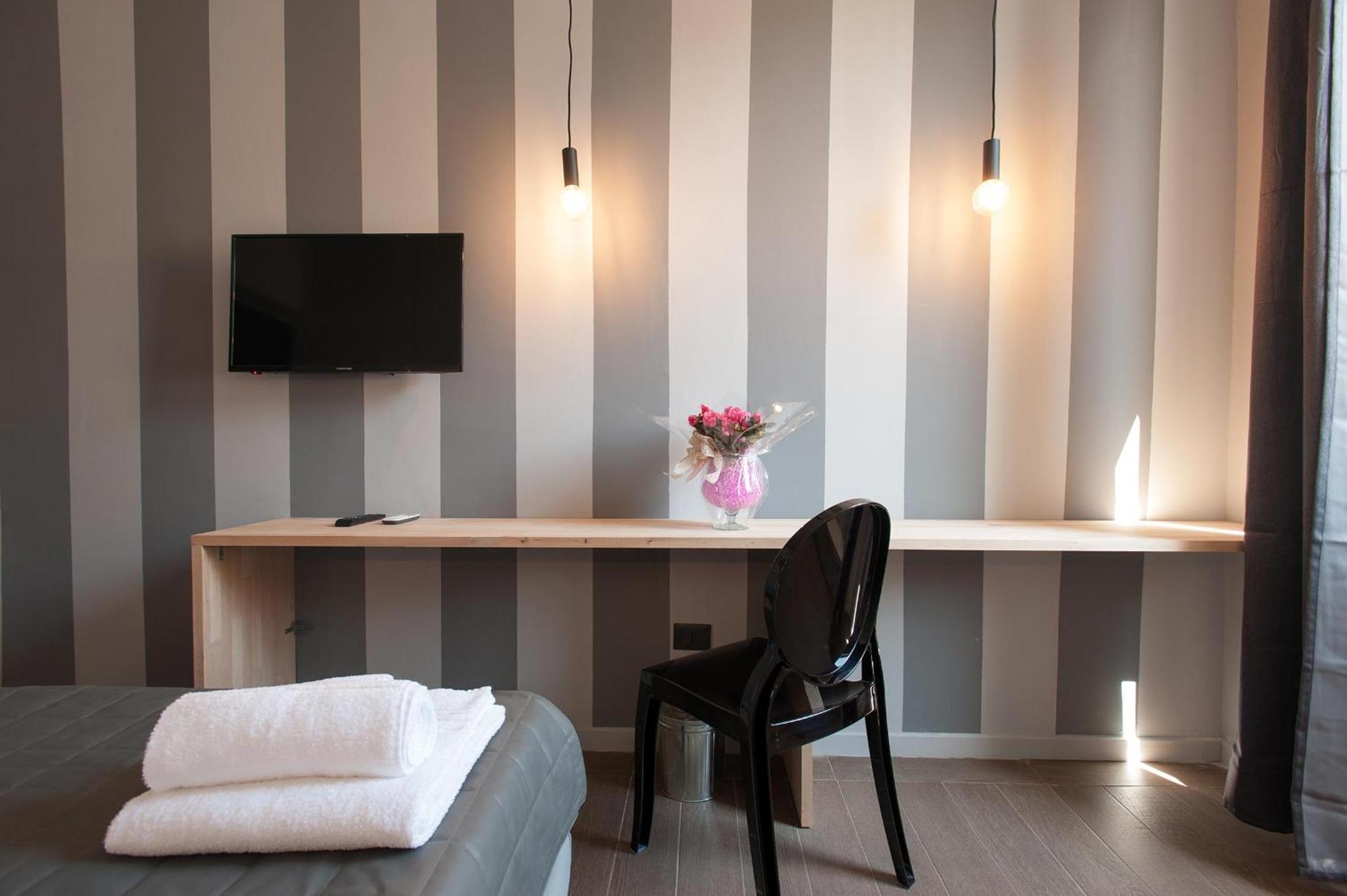 Standard Double Room,823178789:JPEG