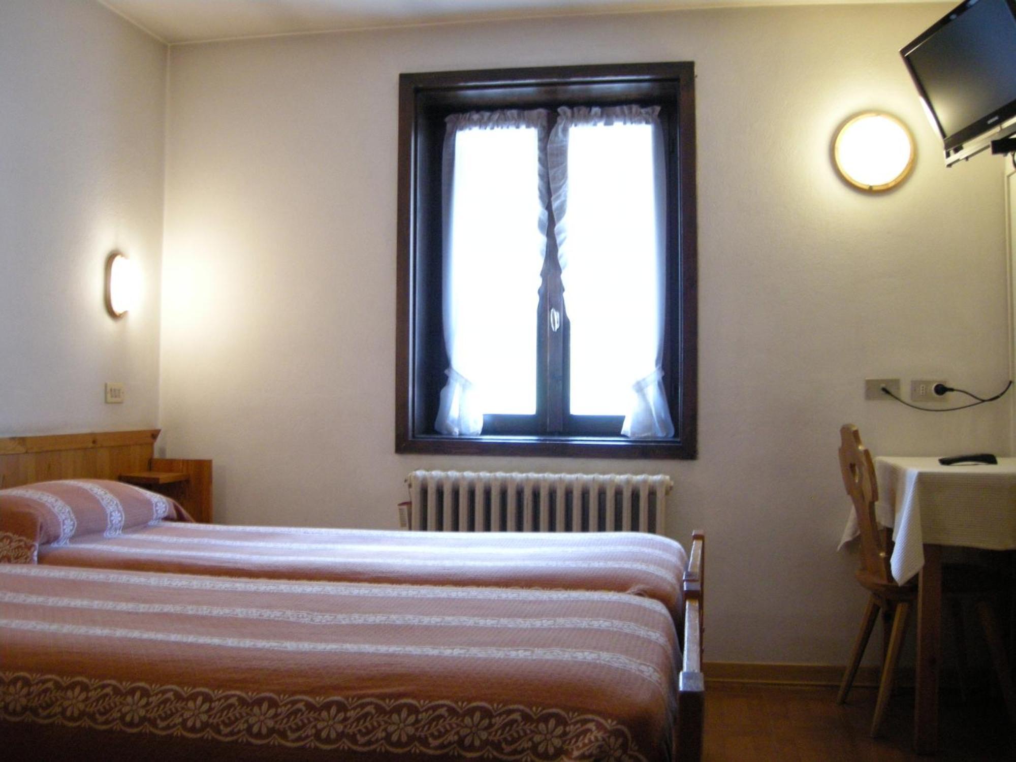 Small Double or Twin Room,17505806:JPEG