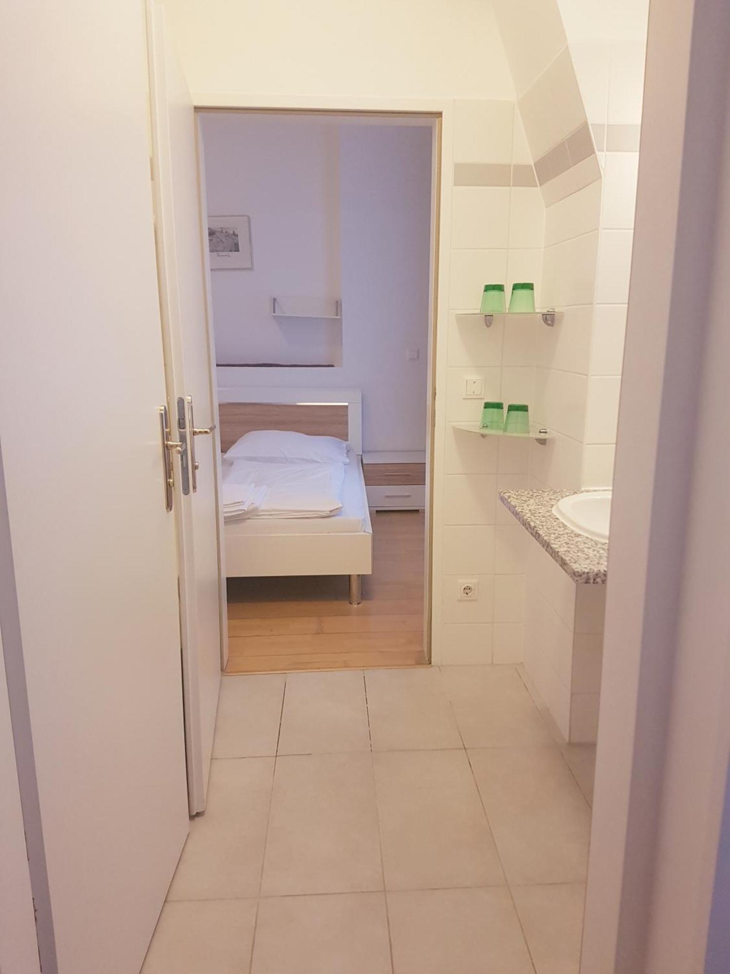Two-Bedroom Apartment,824106380:JPEG
