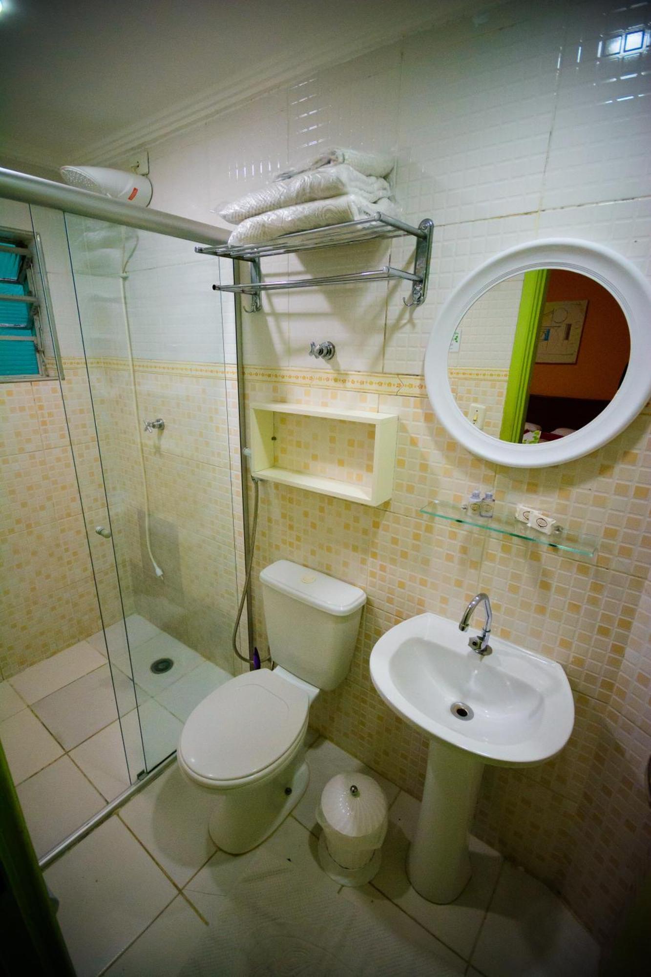 Quarto com Cama de Casal ou 2 de Solteiro