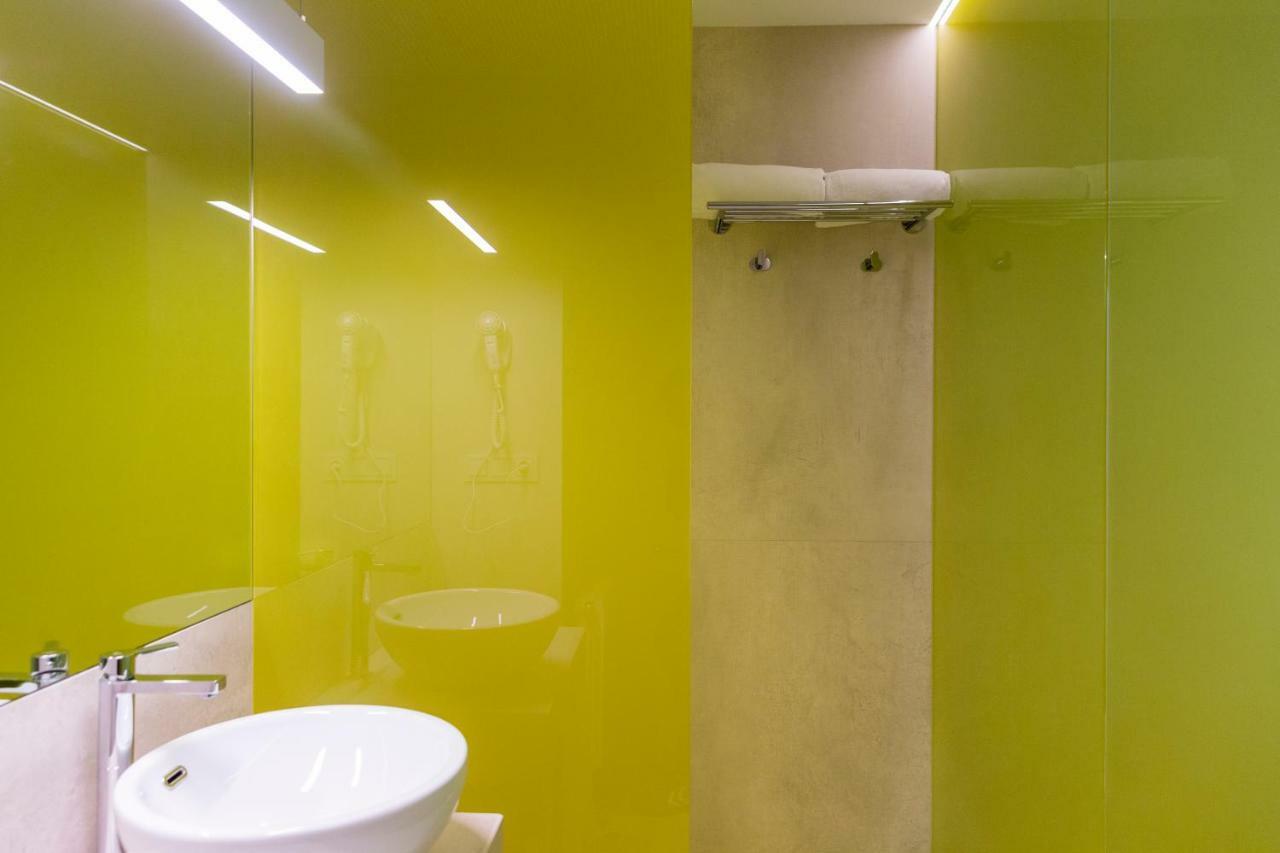 Twin Room,831513791:JPEG