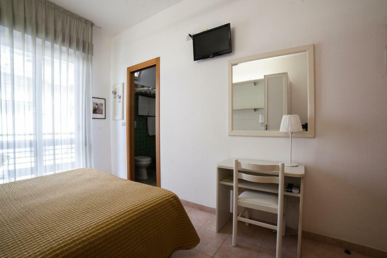 Double or Twin Room,828277430:JPEG