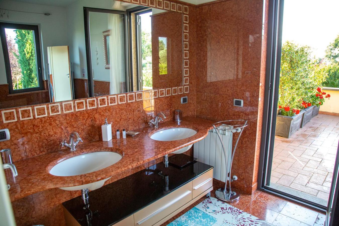 Suite con vasca doccia e balcone