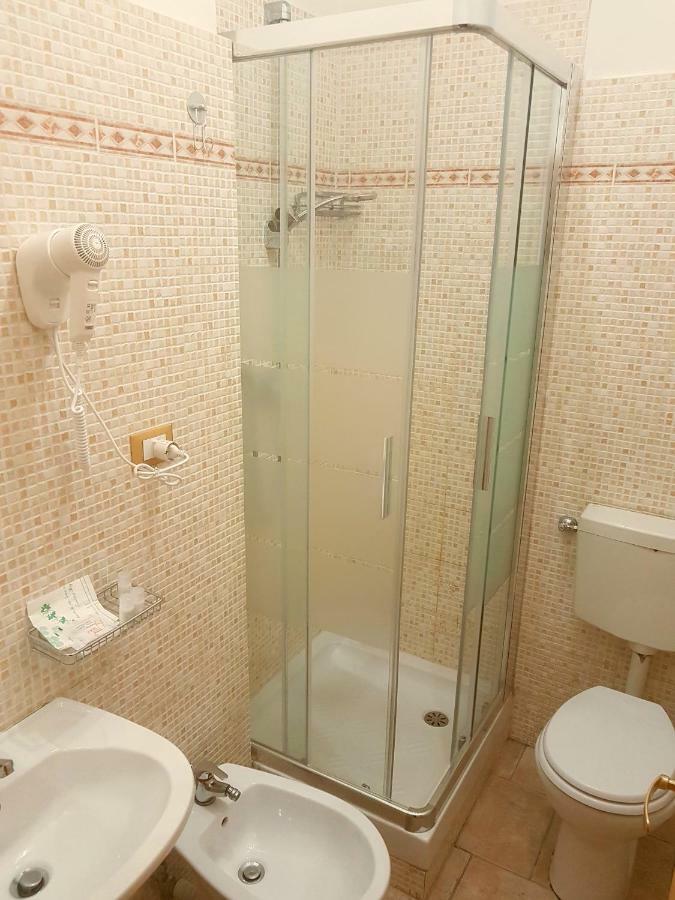 Single Room,844085723:JPEG