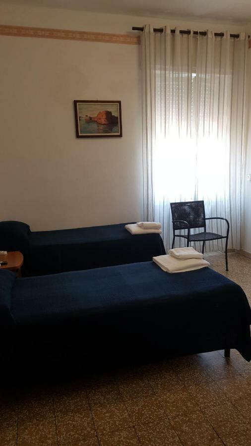 Twin Room,831826847:JPEG