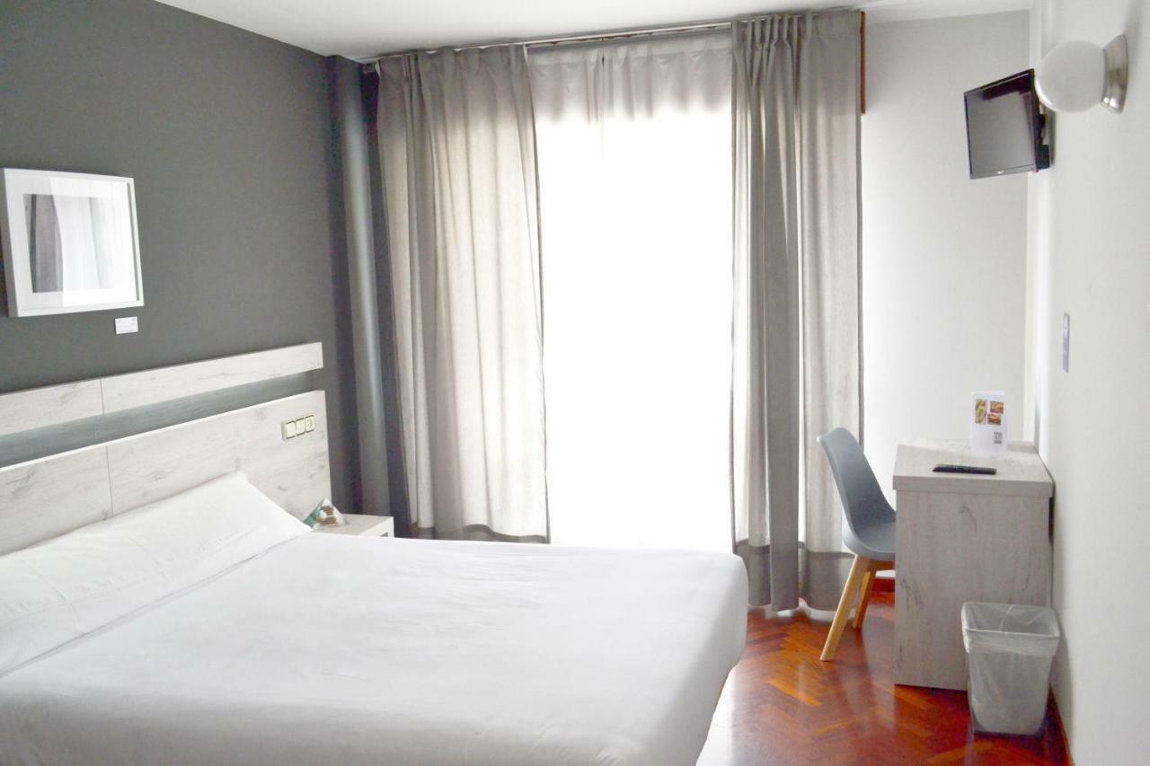 Single Room,832205360:JPEG