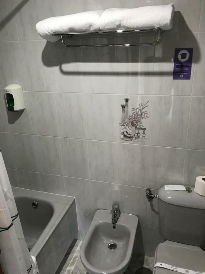 Economy Double or Twin Room,832196321:JPEG
