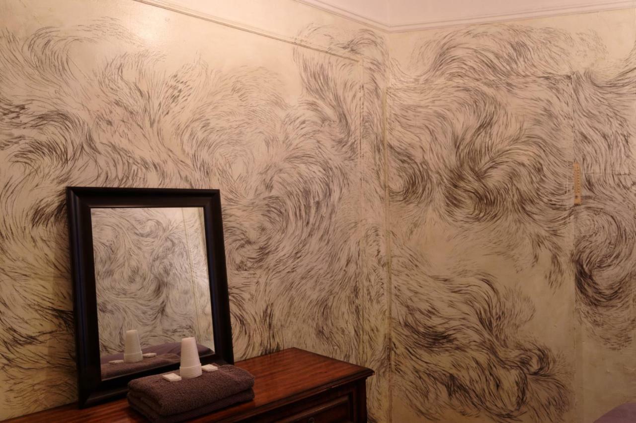 Double Room,834167726:JPEG