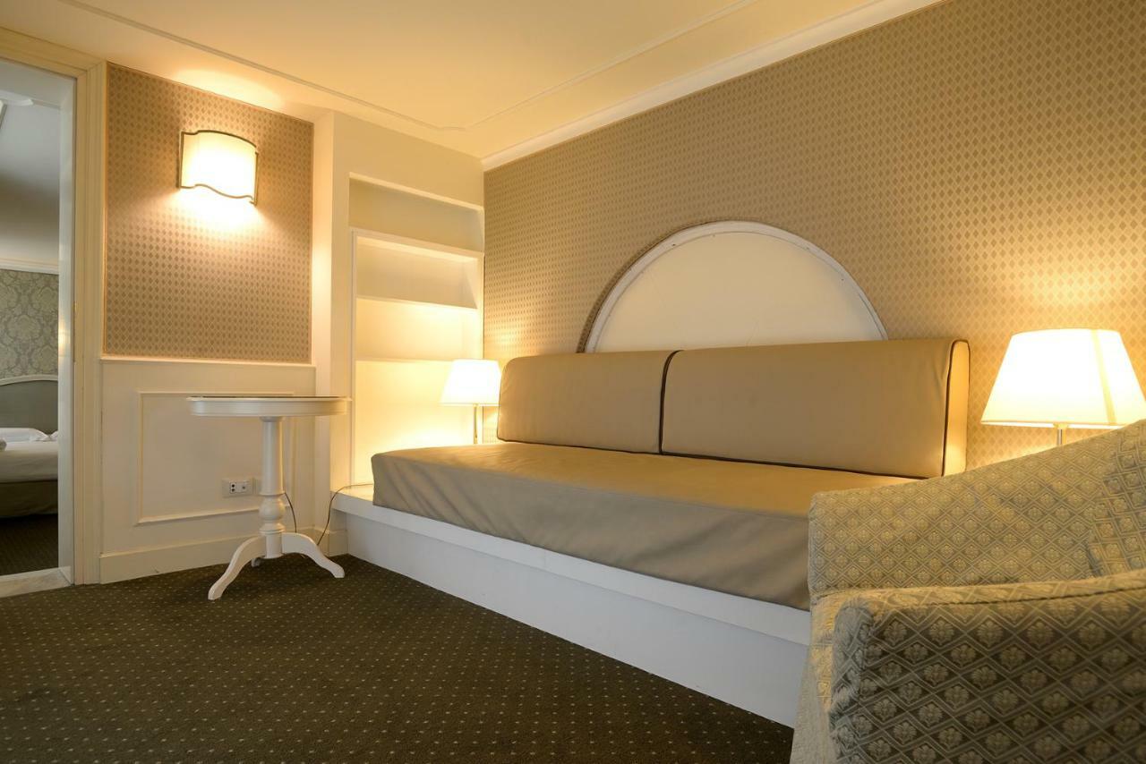 Two-Bedroom Apartment,834781952:JPEG