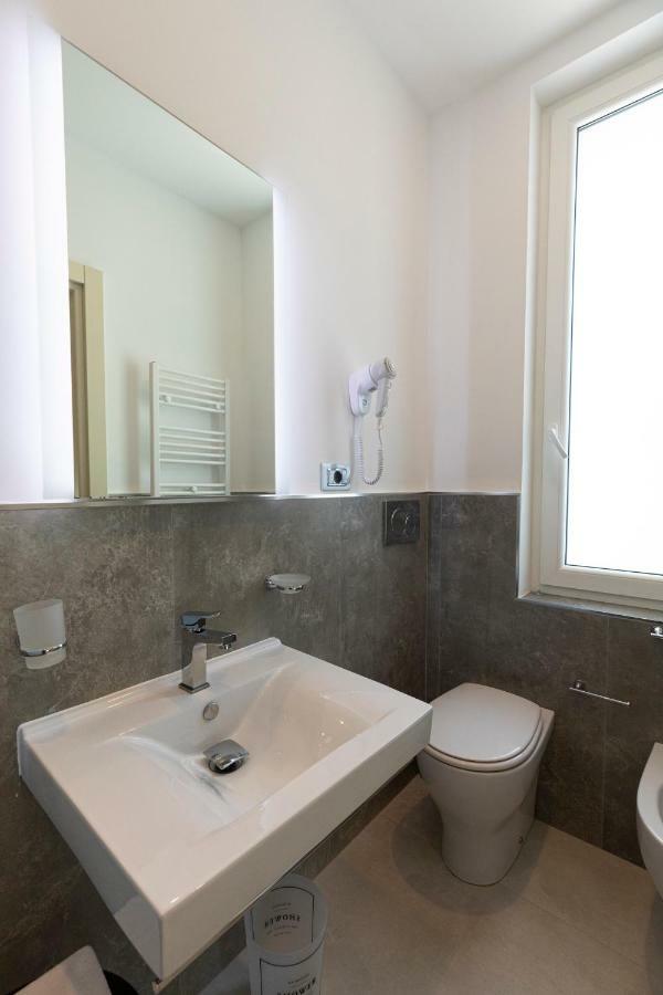 Camera Matrimoniale/Doppia con Letti Singoli con Bagno Privato