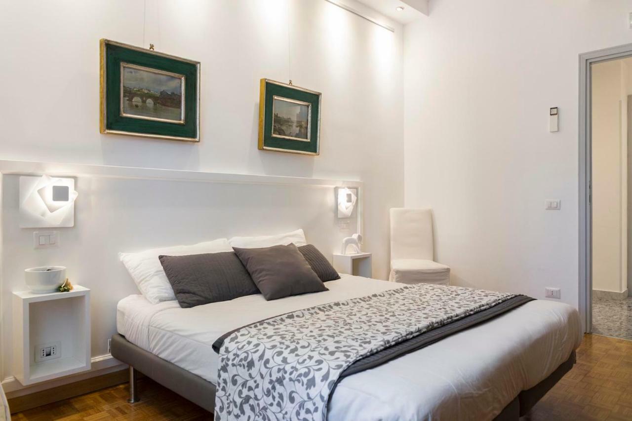Double Room with Private External Bathroom,835454597:JPEG