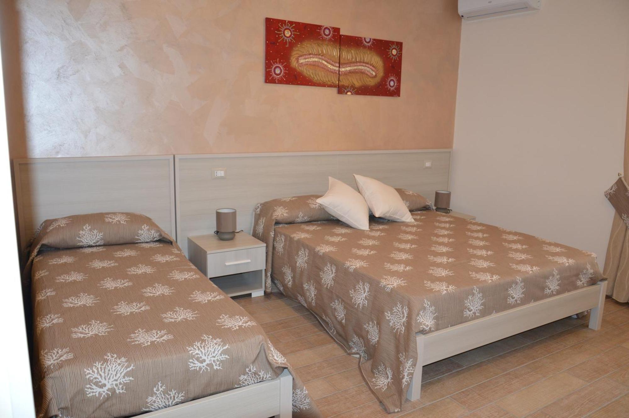 Triple Room,640257444:JPEG