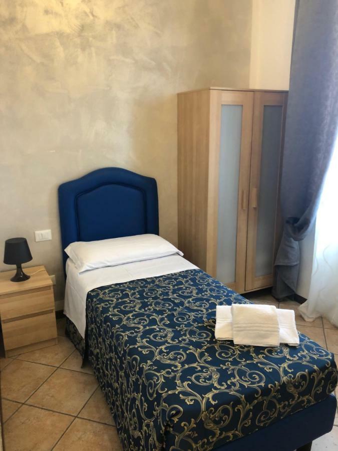Single Room,844085723:JPEG