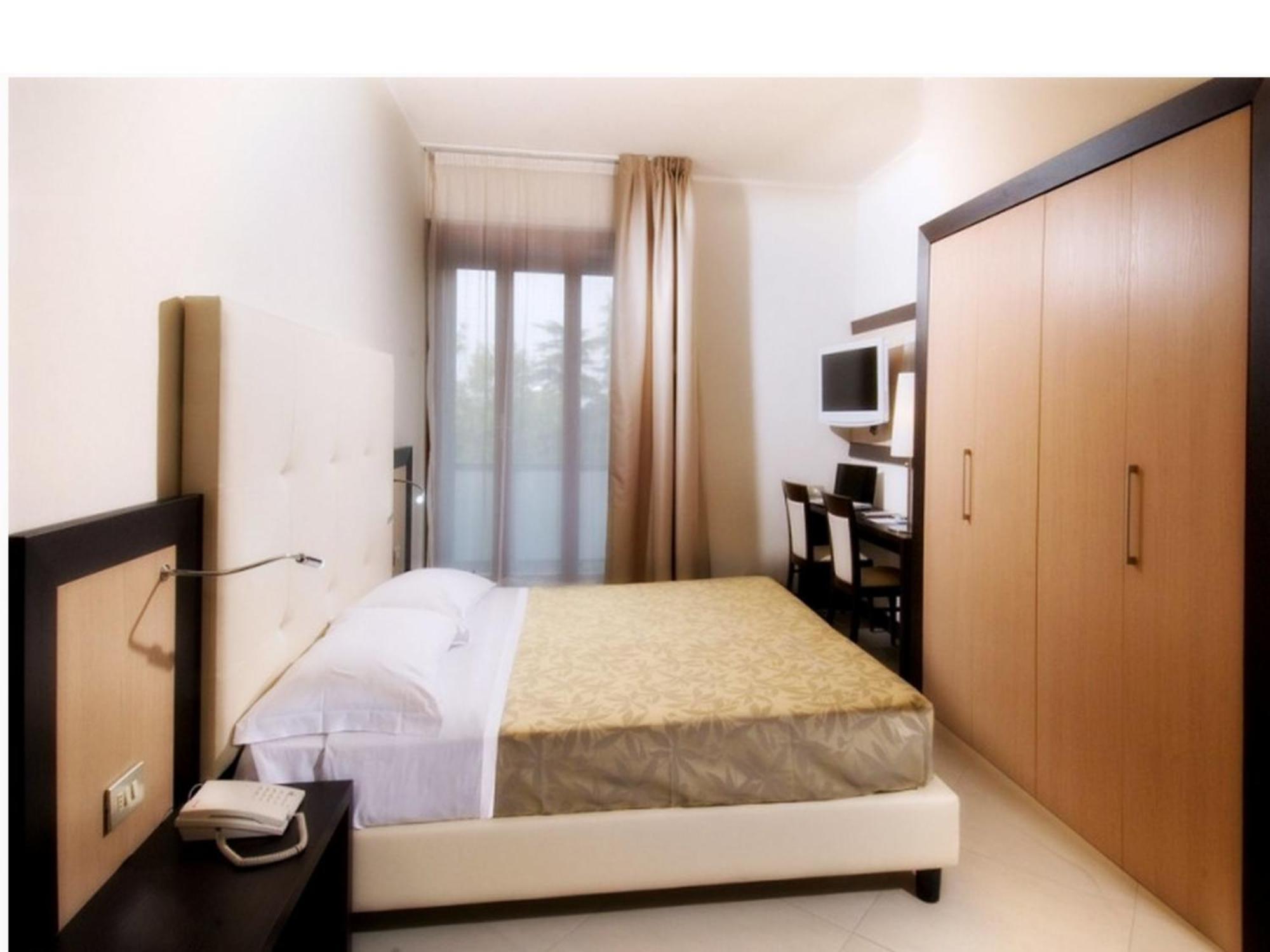 Economy Double or Twin Room,463096956:JPEG