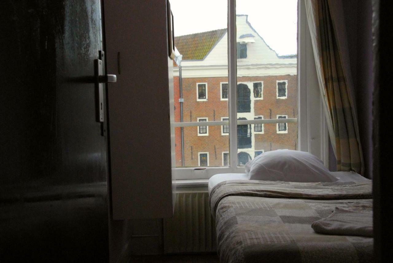 Single Room,850625111:JPEG
