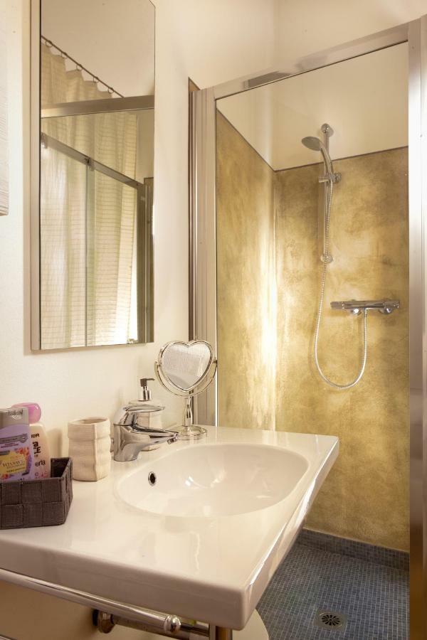 Small Double Room,850663892:JPEG