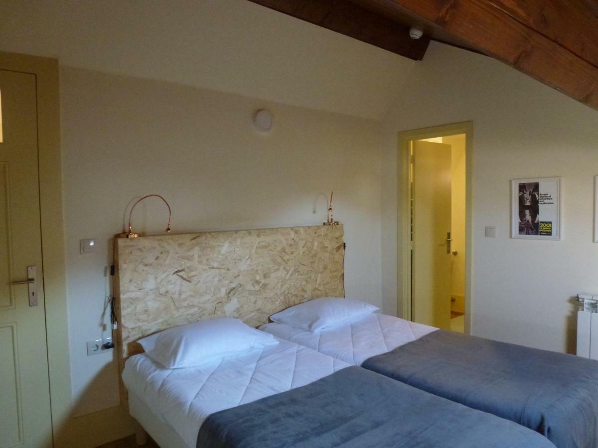 Double Room Shared Toilet,850839908:JPEG
