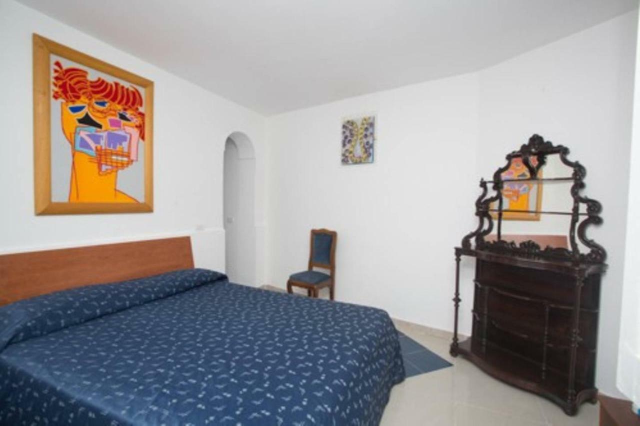 Two-Bedroom House,853165754:JPEG