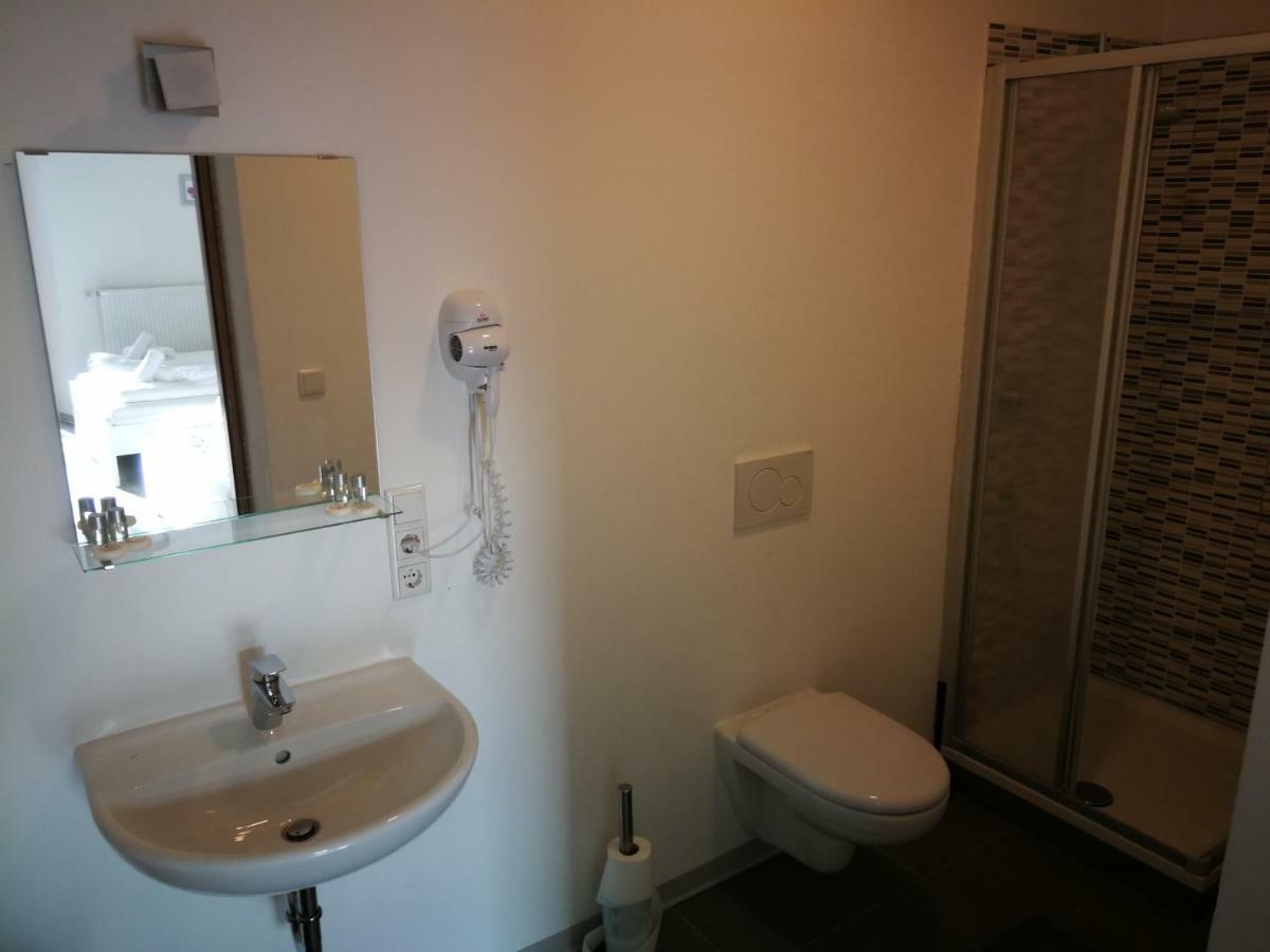 Double Room Shower,853287407:JPEG