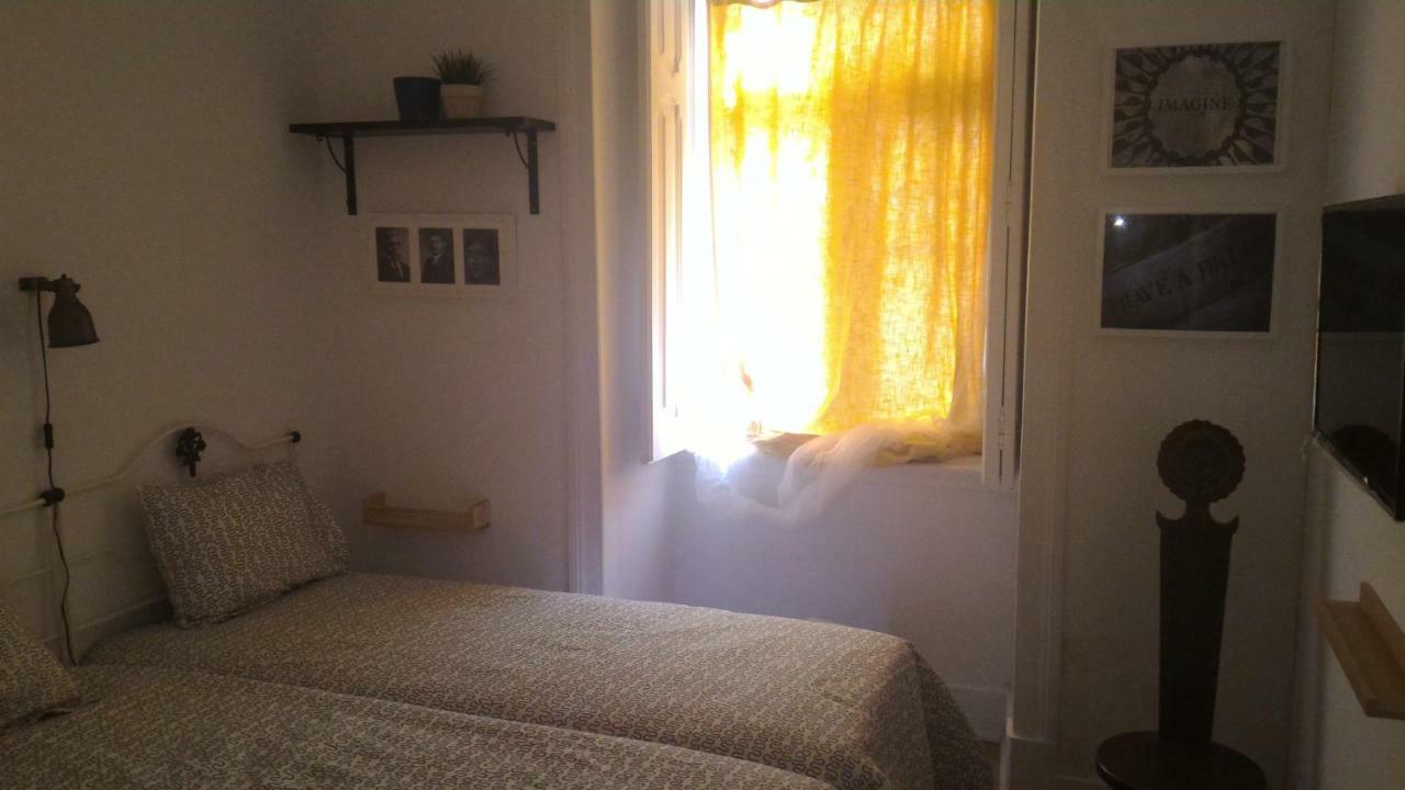 Twin Room with Private External Bathroom,854918273:JPEG