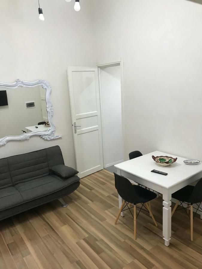 One-Bedroom House,858997439:JPEG