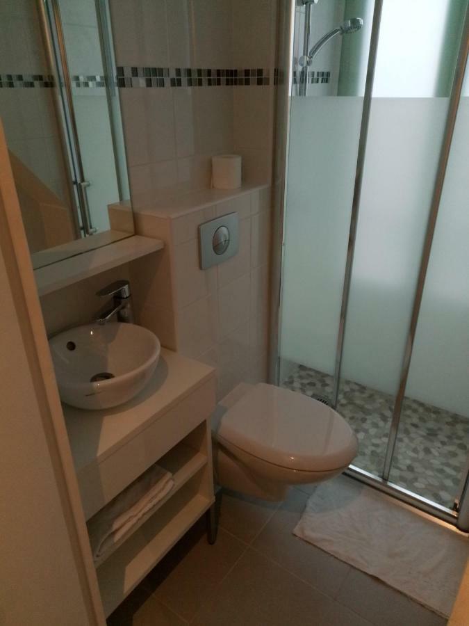 Single Room Private Bathroom,862340411:JPEG
