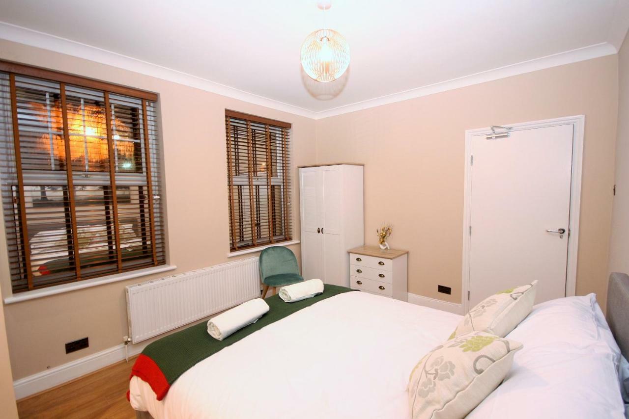 Large Double Room,862627703:JPEG