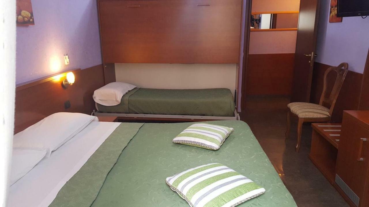 Classic Triple Room,863616629:JPEG