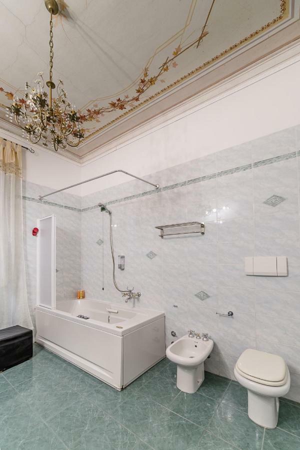 Triple Room Private External Bathroom,1387908143:JPEG
