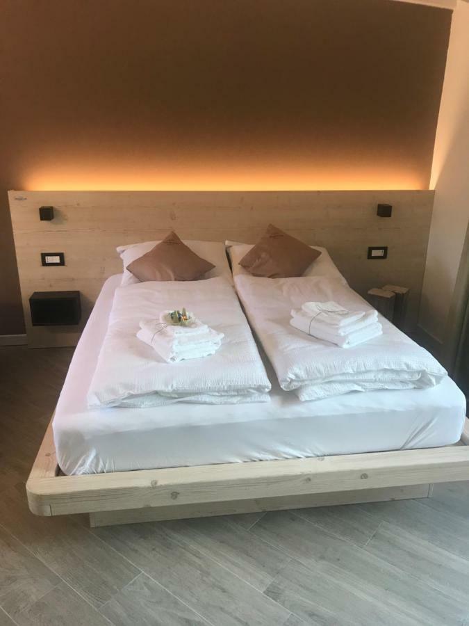 Deluxe Room,879301706:JPEG