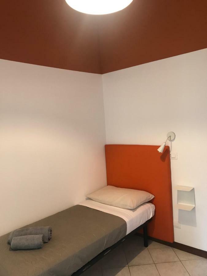 Single Room,879415412:JPEG