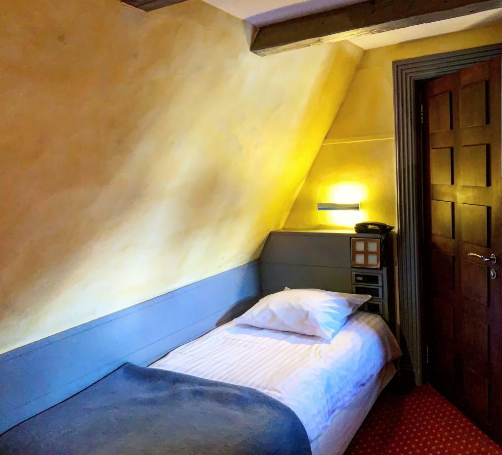 Single Room,884829784:JPEG