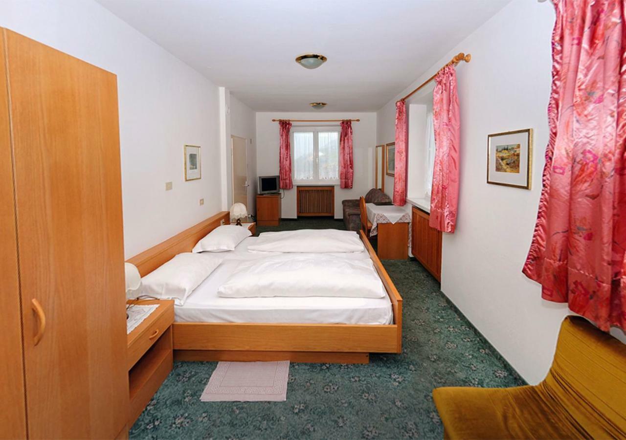 Double Room,885009229:JPEG