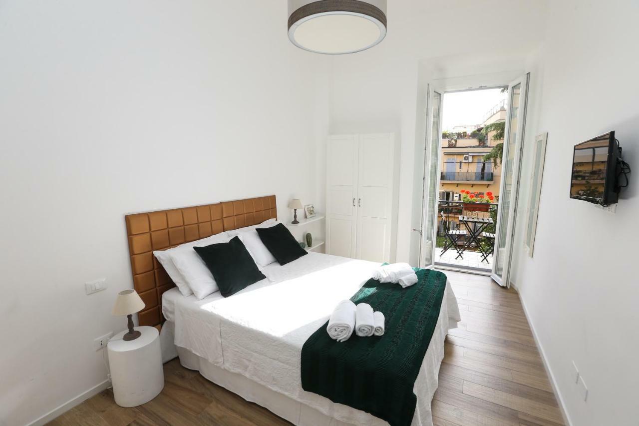 Large Double Room,885252658:JPEG