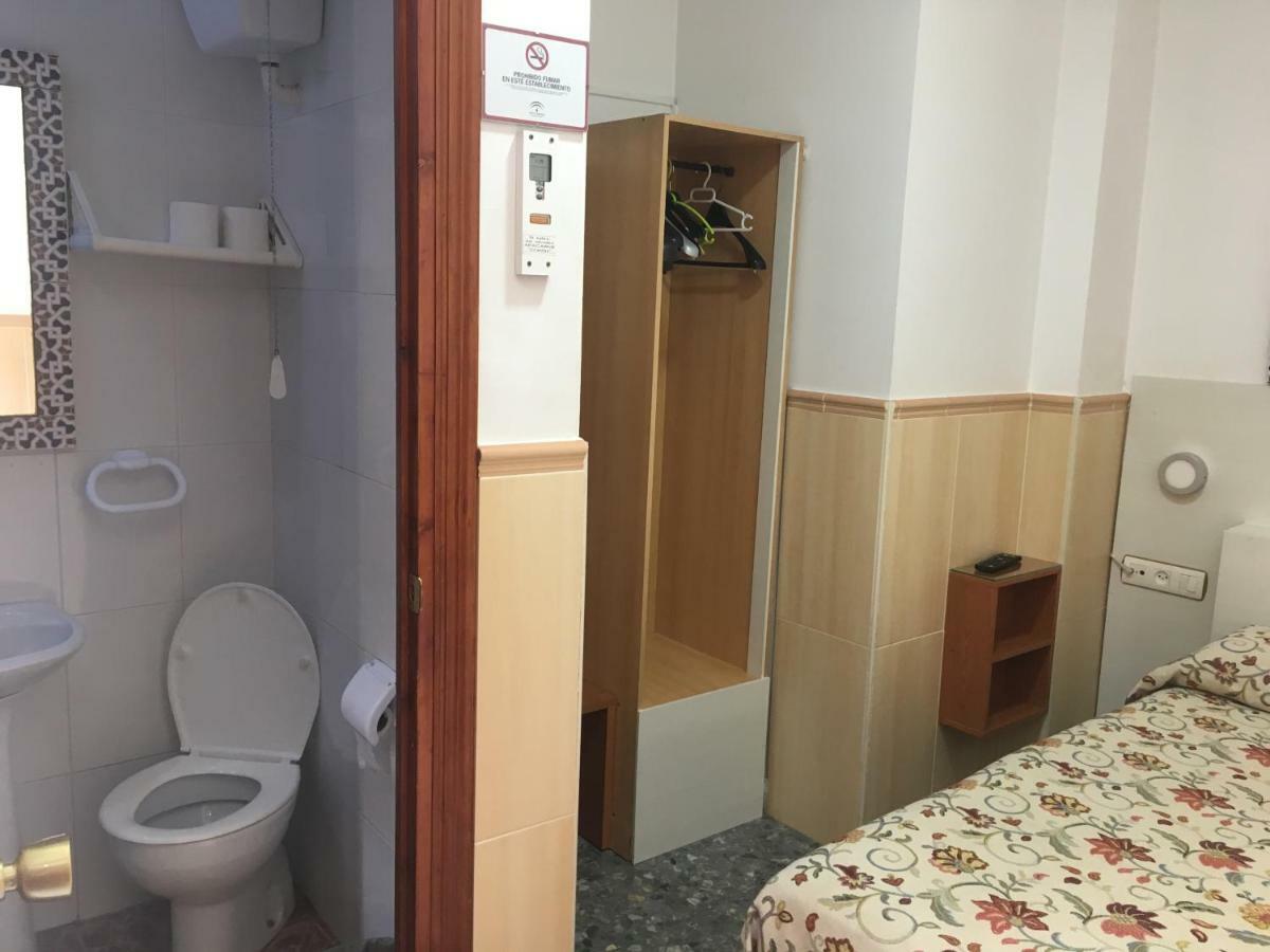 Single Room Private Bathroom,885613222:JPEG