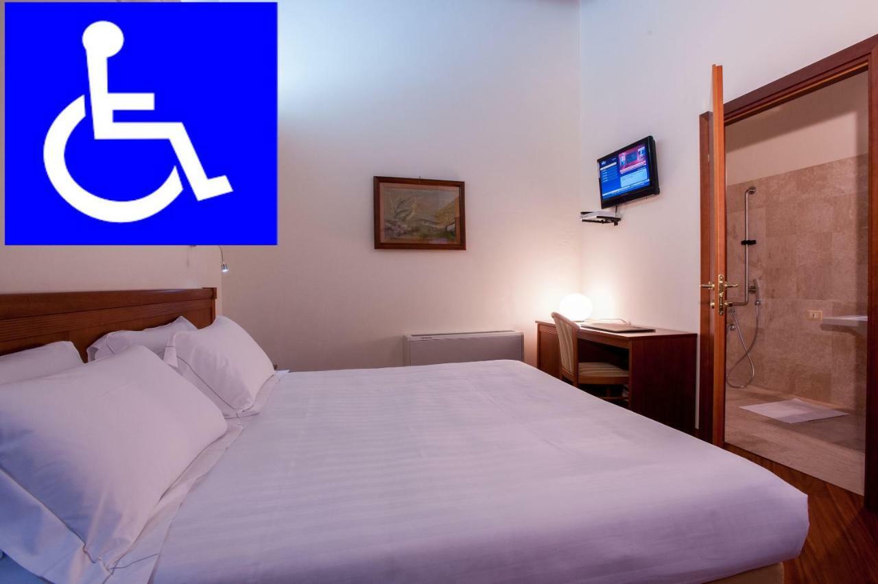 Double or Twin Room Disability Access,1559587156:JPEG