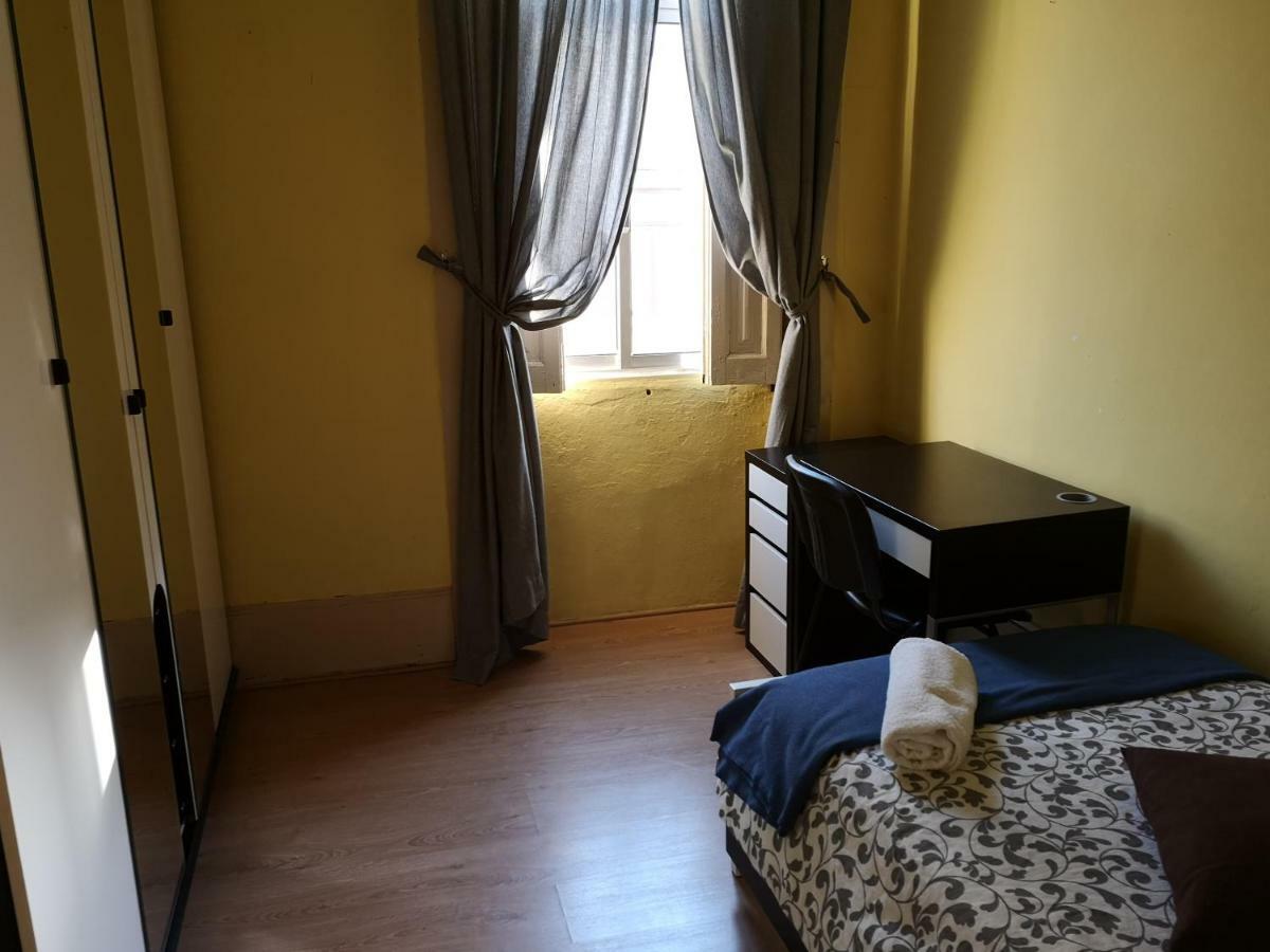 Single Room,888475291:JPEG