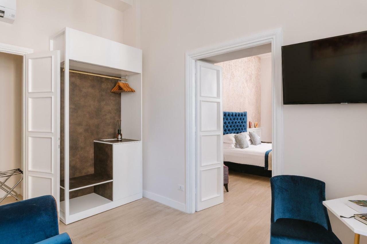 Deluxe King Suite,890638924:JPEG