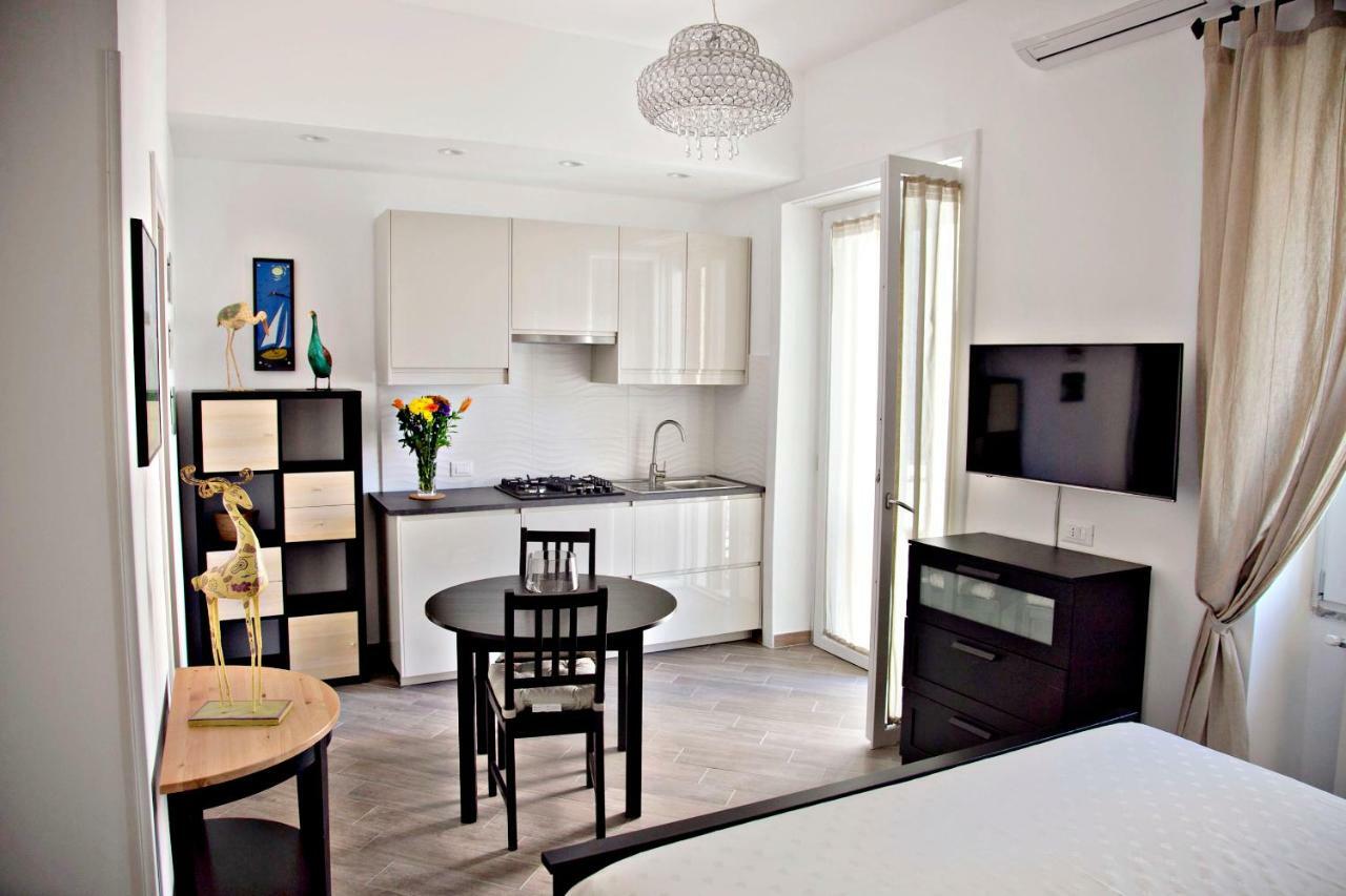 Deluxe Studio,891650986:JPEG