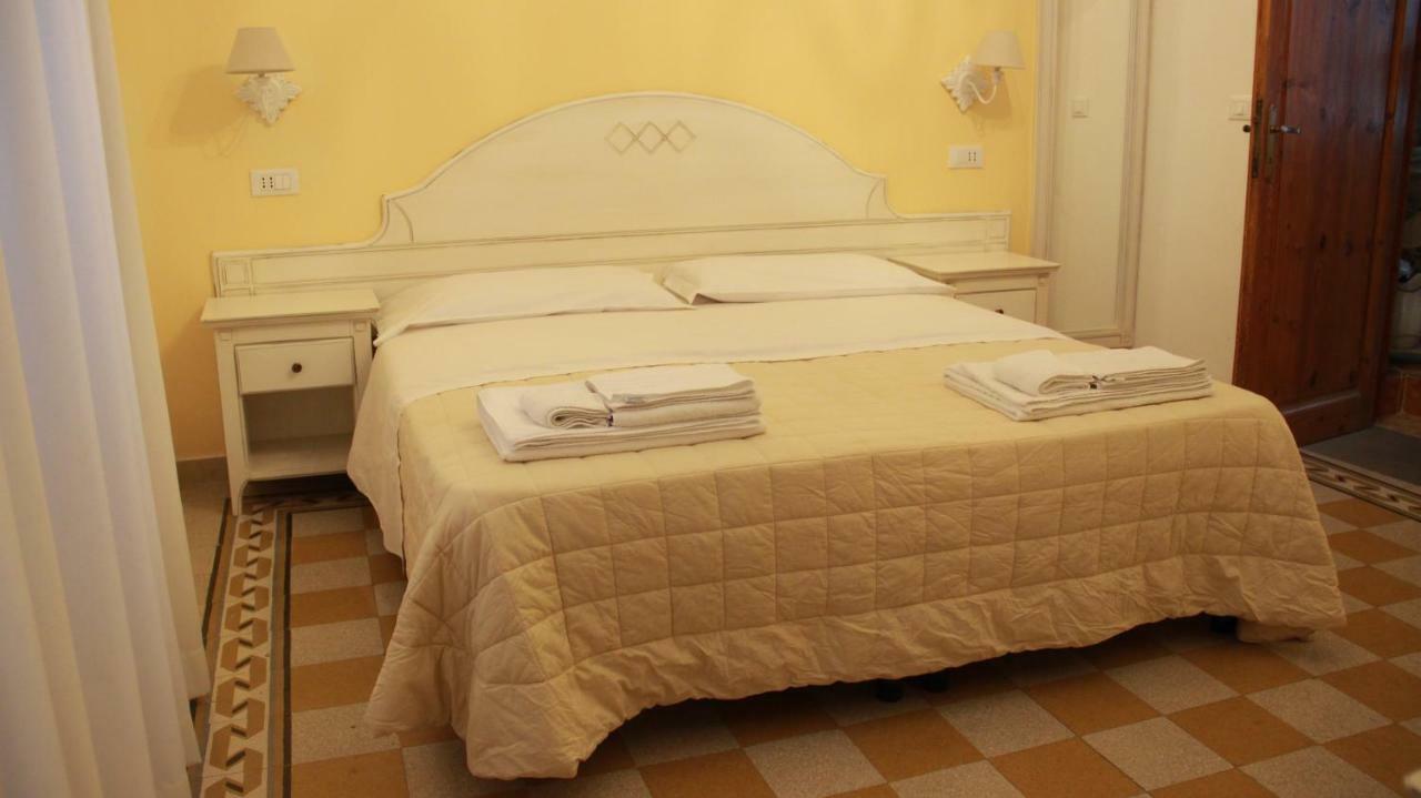 Deluxe Double Room,891700342:JPEG